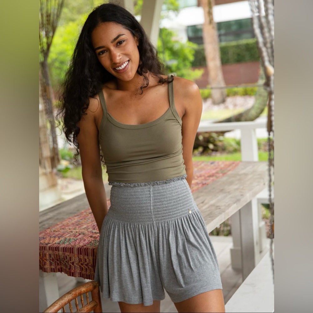 Women’s size medium Daisy Knit Skort - Heather Grey NWT